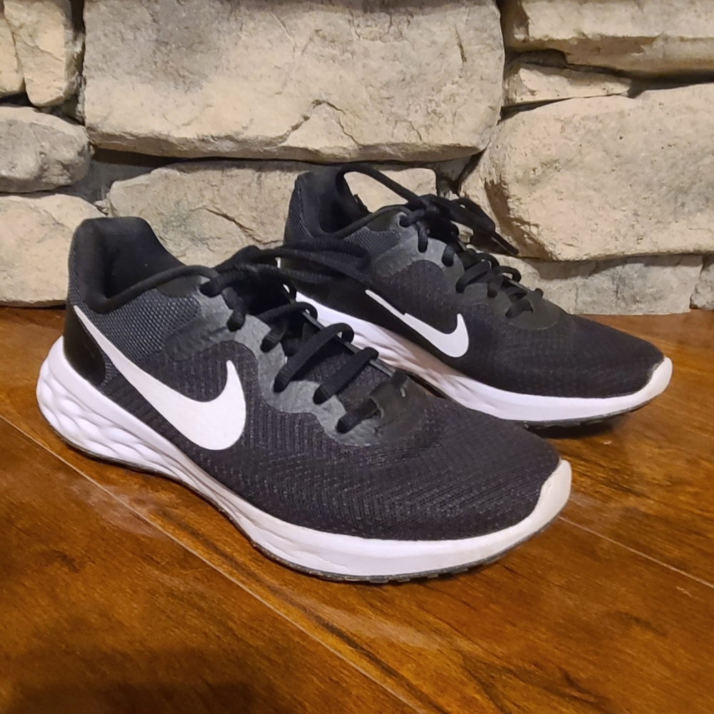 Women's  Nike Revolution 6